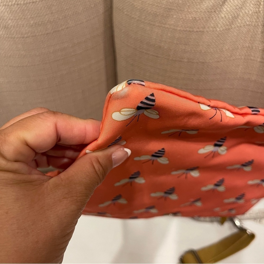 Fossil Crossbody Bumblebee Key Per Zip Bag Pink Coral Bees Women's Inner Pockets - Picture 9 of 13